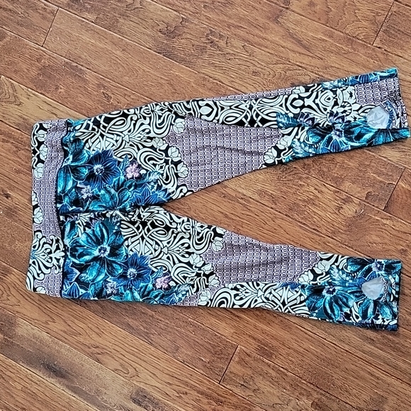 O'Neill tribal print Leggings - Picture 3 of 3